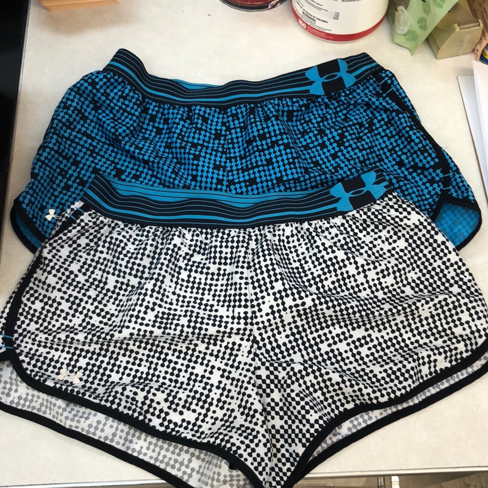 Medium Ladies UA lined running shorts